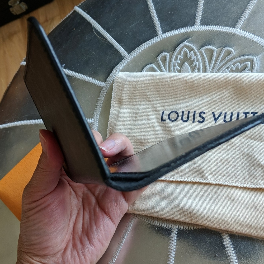 Louis Vuitton iPhone case - Picture 4 of 7